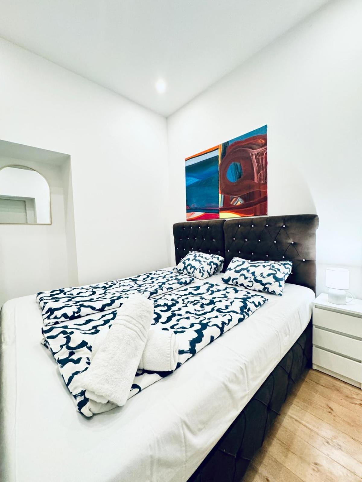 Convenient 4br Shared For 11p, 10 Min To Atzgersdorf * Wien