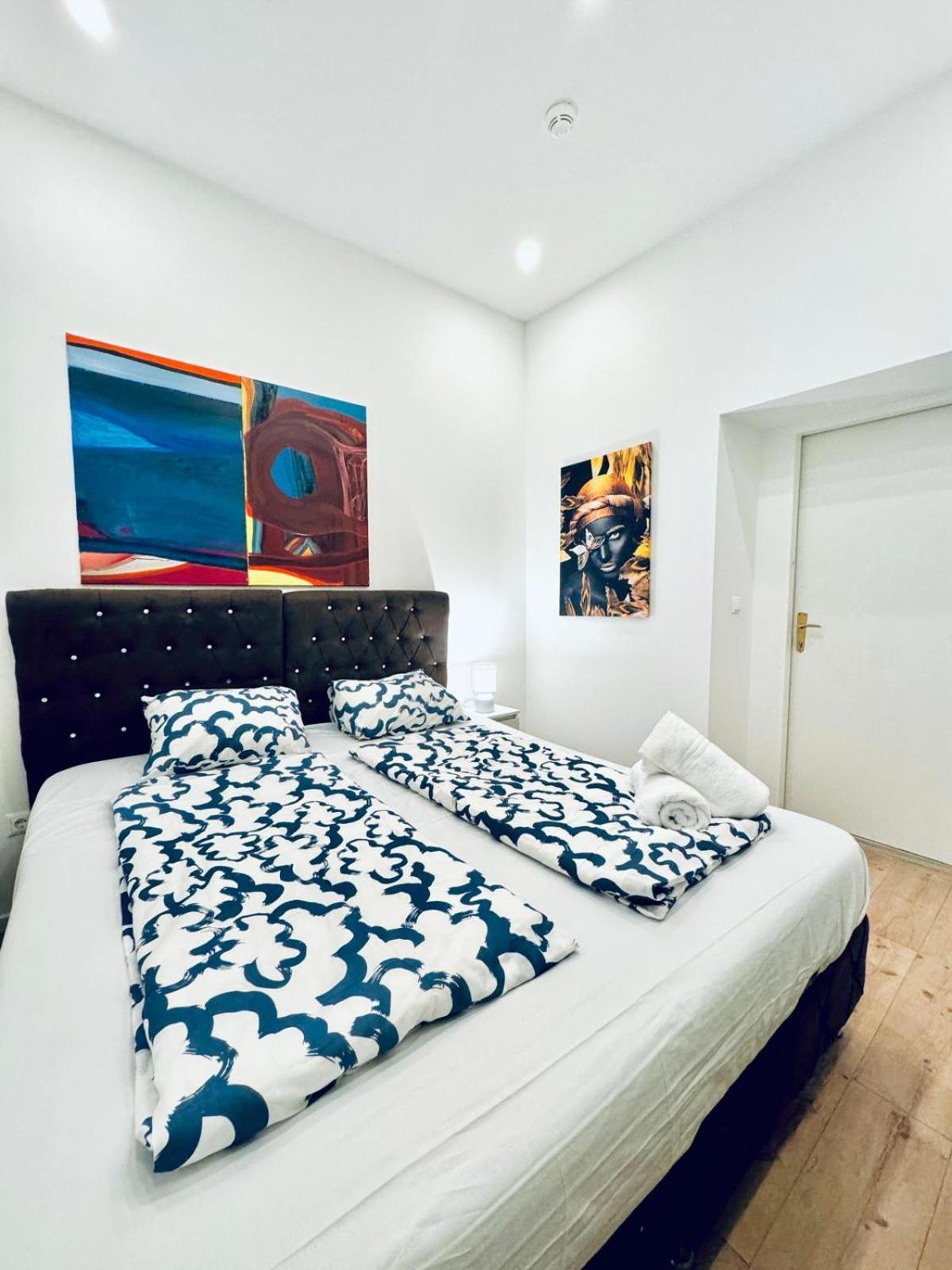 Convenient 4br Shared For 11p, 10 Min To Atzgersdorf * Wien
