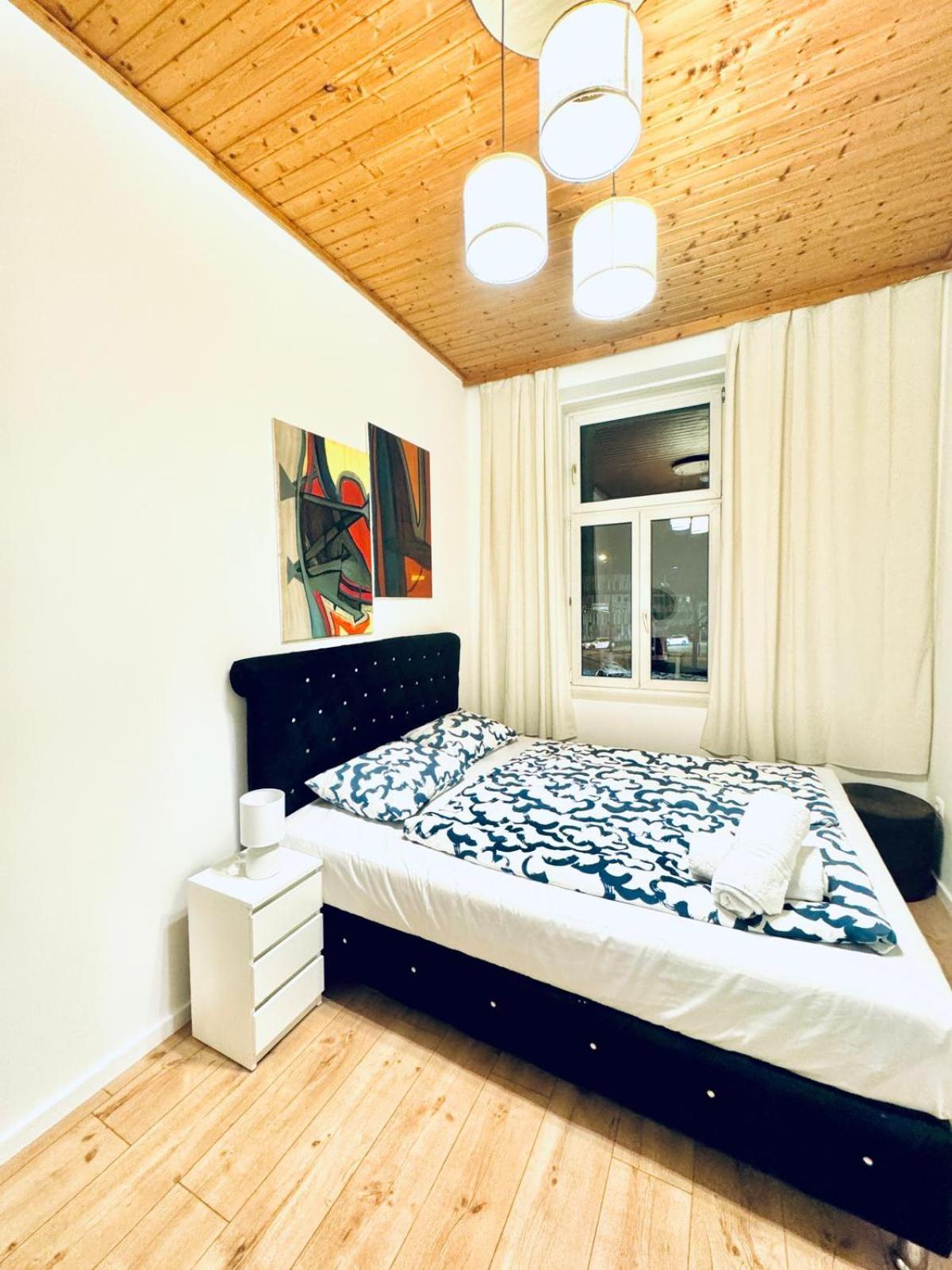 Apartment Convenient 4br Shared For 11p, 10 Min To Atzgersdorf Wien