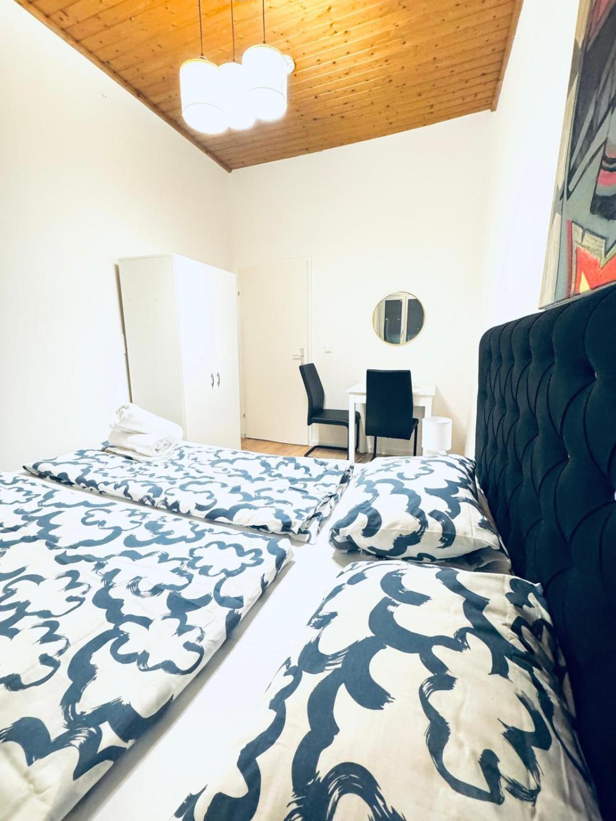 Convenient 4br Shared For 11p, 10 Min To Atzgersdorf * Wien