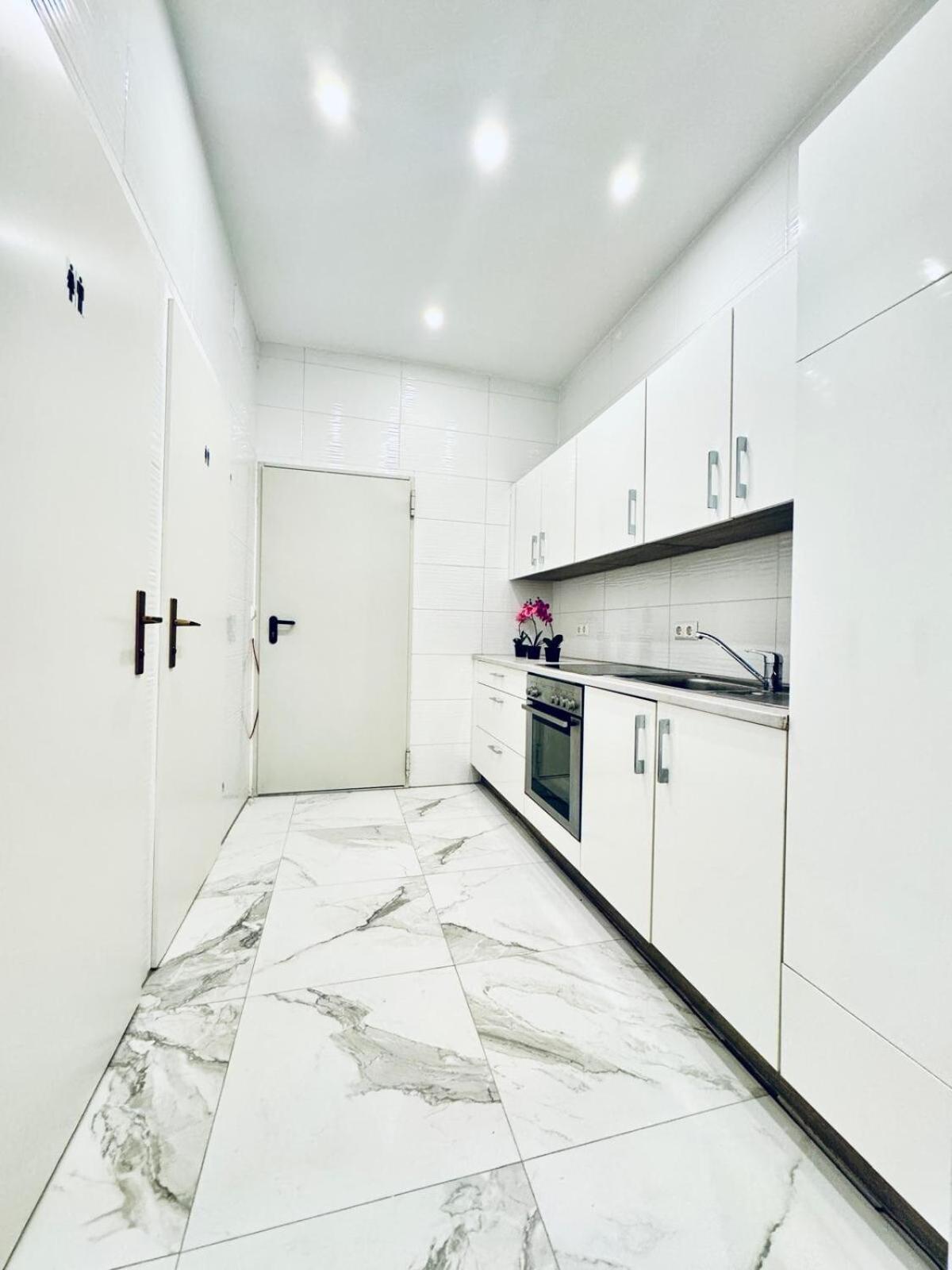 Convenient 4br Shared For 11p, 10 Min To Atzgersdorf Wien